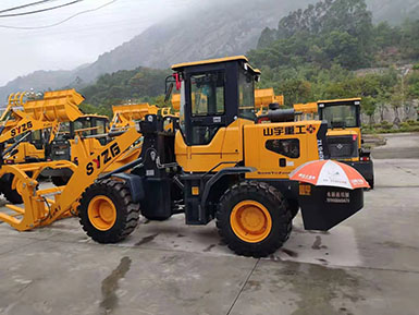 恭喜羅總喜提新車，山宇裝載機(jī)940走起，山宇重工，助您成功！